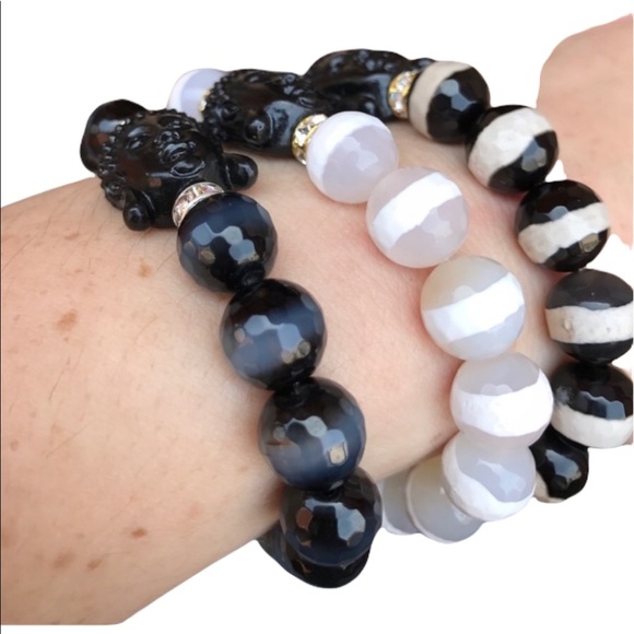 Striped Agate Buddha Beaded stretch Bracelet - Picture 4 of 12